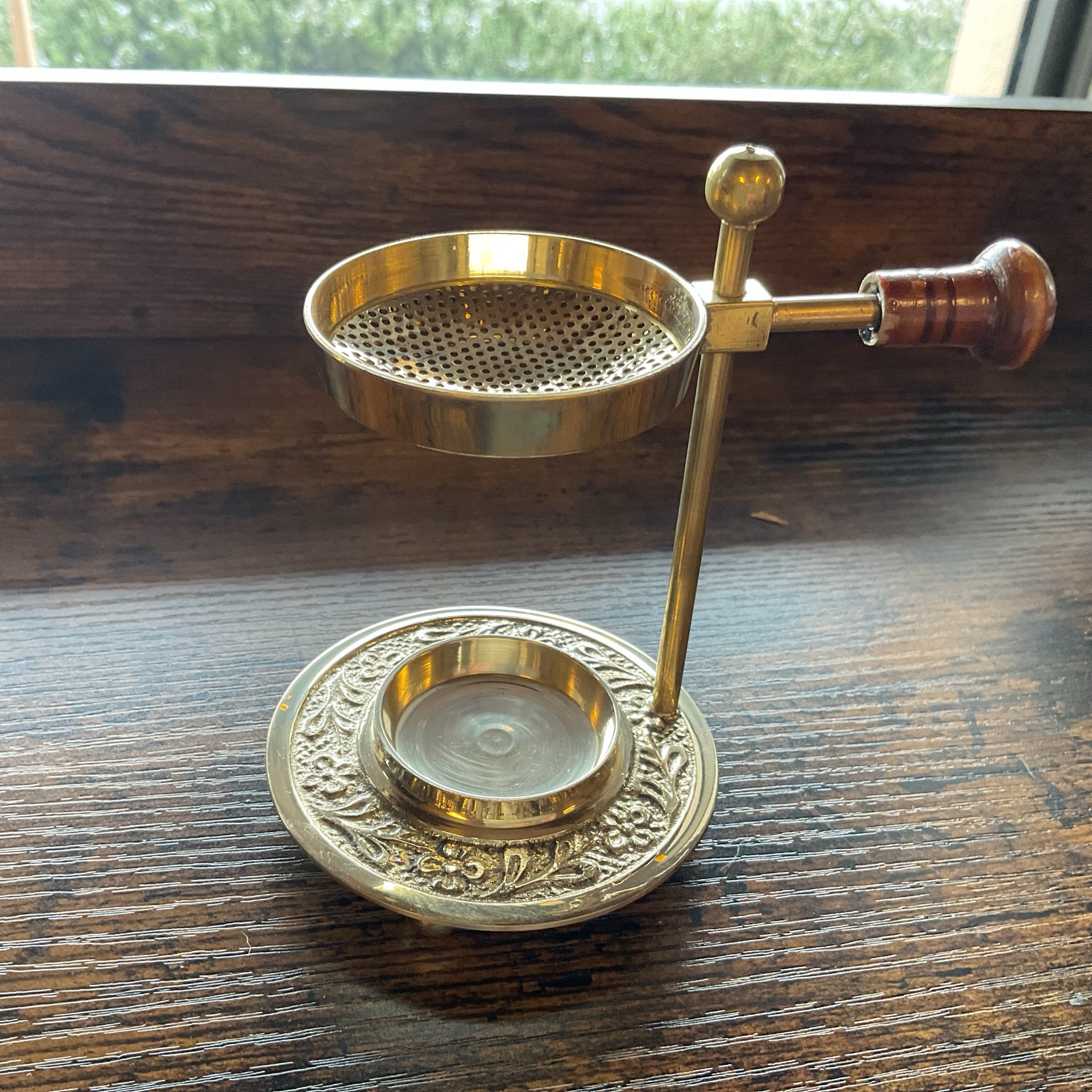 Brass Resin Burner 4.25"H with wooden Knob( Burn Resin without charcoal)